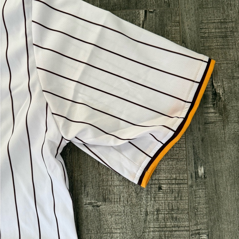 Fernando Tatis Jr. of San Diego Padres Baseball Jersey - signed & authenticated - Picture 6 of 11